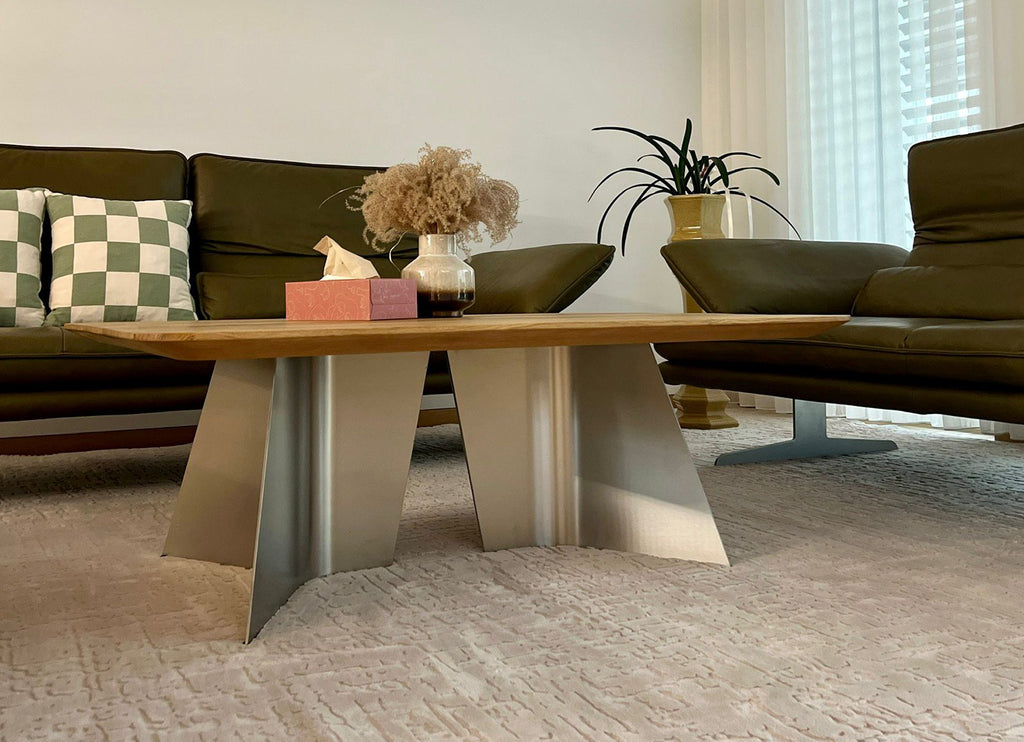 Couchtisch PRAG aus Massivholz und Stahl