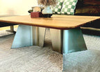 Couchtisch PRAG aus Massivholz und Stahl