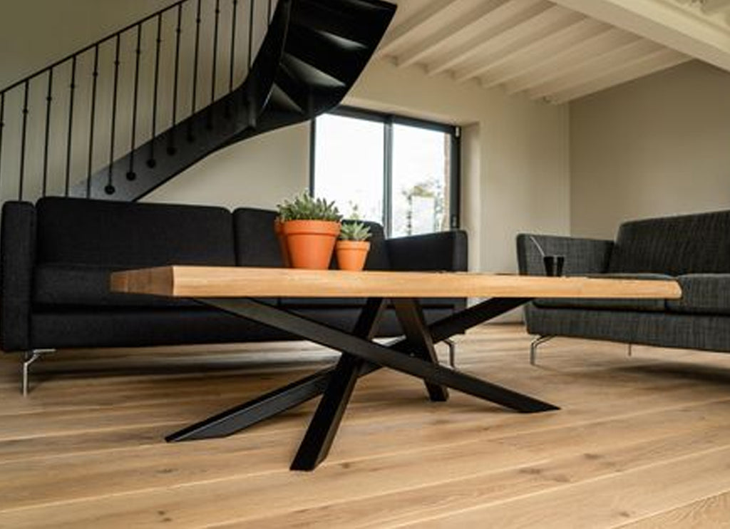 Couchtisch SHANGHAI aus Massivholz und Stahl